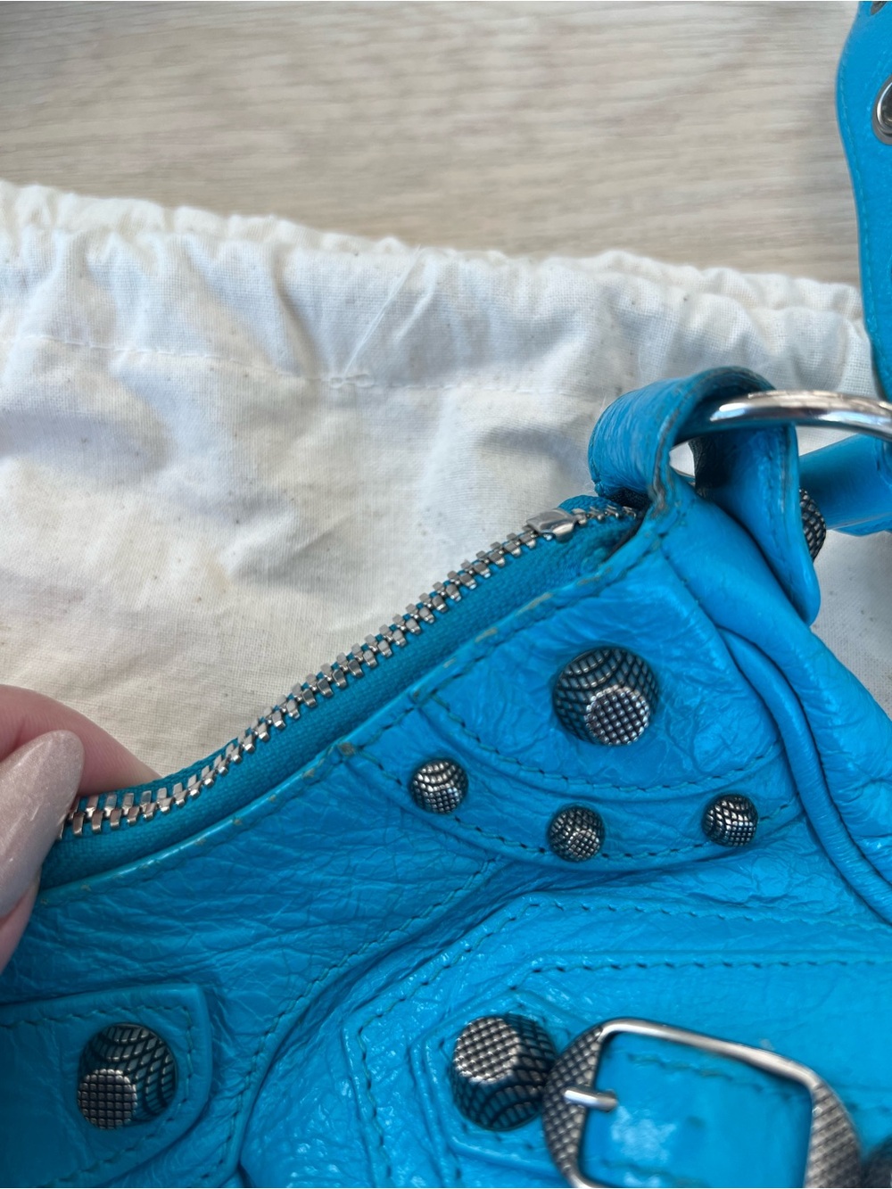 Balenciaga le Cagole XS from the S/S 2022 Collection - Picture 5 of 12